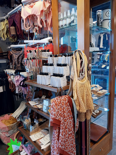 Shopping Mall «Aliso Village Shopping Center», reviews and photos, 23966 Aliso Creek Rd, Laguna Niguel, CA 92677, USA