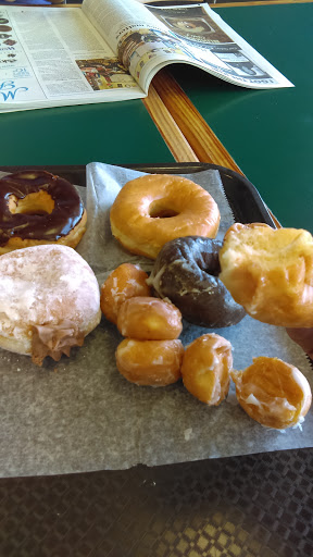Donut Shop «Donut King», reviews and photos, 1214 W Lindsey St, Norman, OK 73069, USA