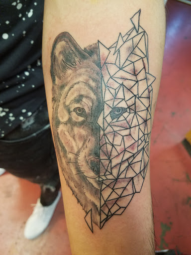 Tattoo Shop «Sideshow Tattoo Company», reviews and photos, 700 SW 4th Pl, Renton, WA 98057, USA