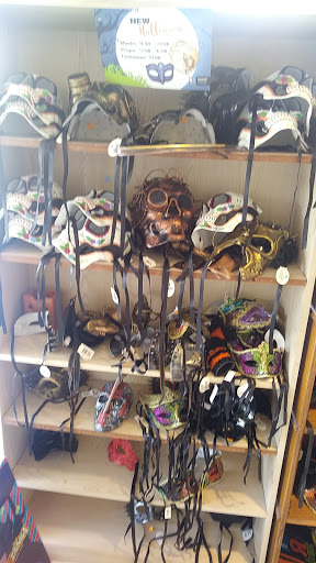 Thrift Store «Goodwill - Glendale», reviews and photos, 1622 W Glenoaks Blvd, Glendale, CA 91202, USA