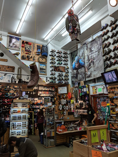 Climbing shops in Portland