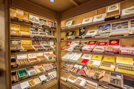 Liquor Store «Pour Vous Wine Spirits & Beer», reviews and photos, 263 Indian Lake Blvd, Hendersonville, TN 37075, USA