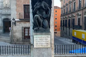 Monument to Victoria Eugenia and Alfonso XIII image