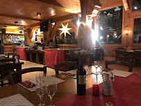 Atmosphère du Bar Restaurant Les Planards à Chamonix-Mont-Blanc - n°8