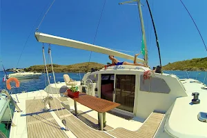 Catamaran lodos image