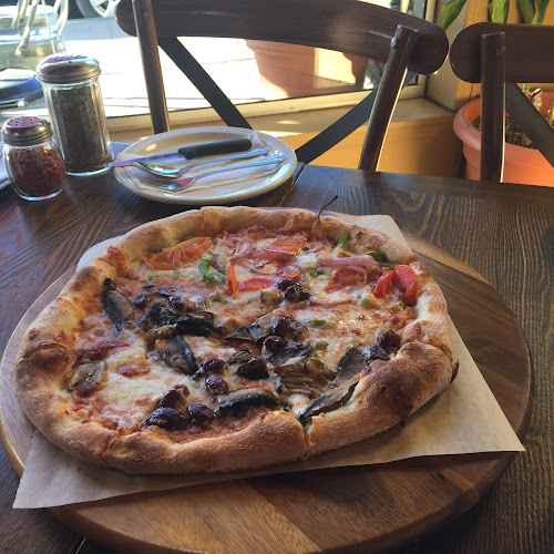 #7 best pizza place in Culver City - Mega Grille