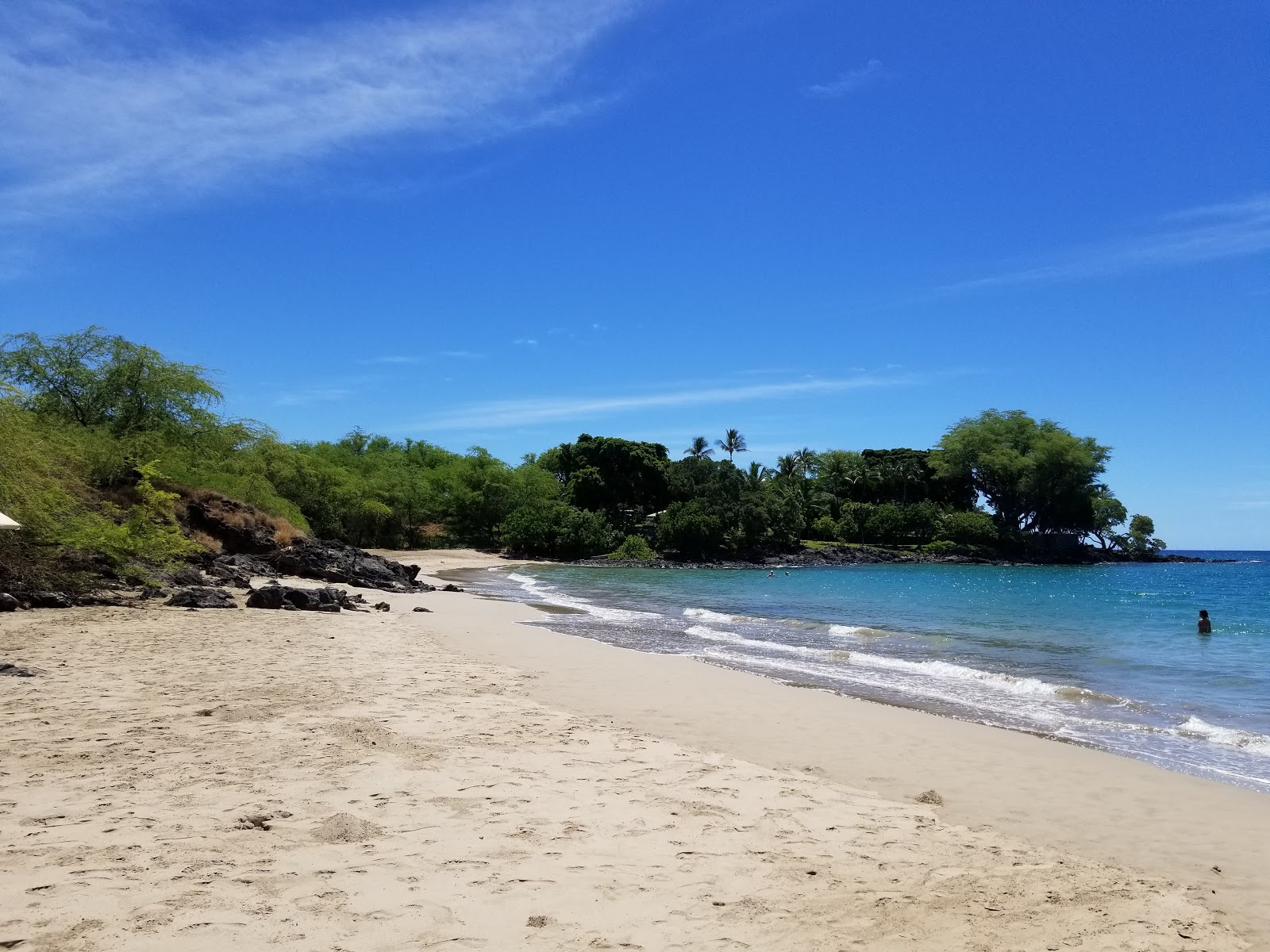 Foto von Mau'umae Beach mit beiger sand Oberfläche