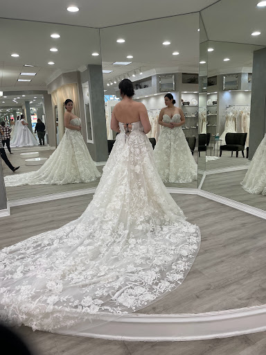 Bridal Shop «Bella Bianca Bridal», reviews and photos, 17W527 E Roosevelt Rd, Oakbrook Terrace, IL 60181, USA