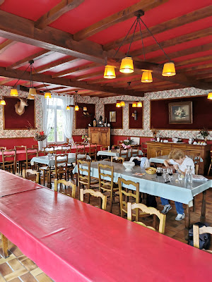 Café de l'époque à Lanchéres