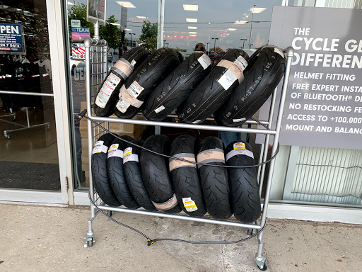 Motorcycle Parts Store «Cycle Gear», reviews and photos, 695 E Golf Rd, Schaumburg, IL 60173, USA
