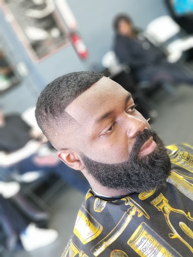 Barber Shop «Razor 1 Kutz Barbershop», reviews and photos, 7218 Montgomery Rd, Silverton, OH 45236, USA