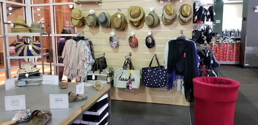 Shoe Store «DSW Designer Shoe Warehouse», reviews and photos, 139 Flatbush Ave, Brooklyn, NY 11217, USA