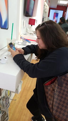 Cell Phone Store «Nycom Wireless Verizon Retailer», reviews and photos, 804 Hempstead Turnpike, Franklin Square, NY 11010, USA