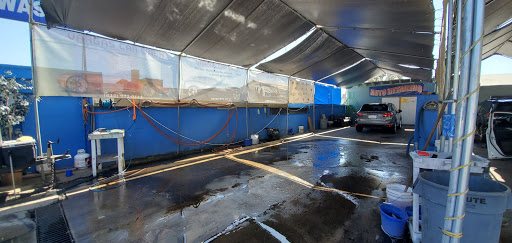 Magic Hand Car Wash en San Diego
