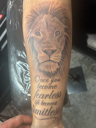 Explore free hand tattoo ideas, creative tattoo ideas in Calumet City, available at Skinkraft Ink
