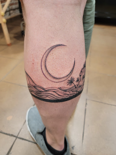 Find sunflower tattoo ideas for your next unique tattoo in Venice at KISS KISS TATTOO & PIERCING