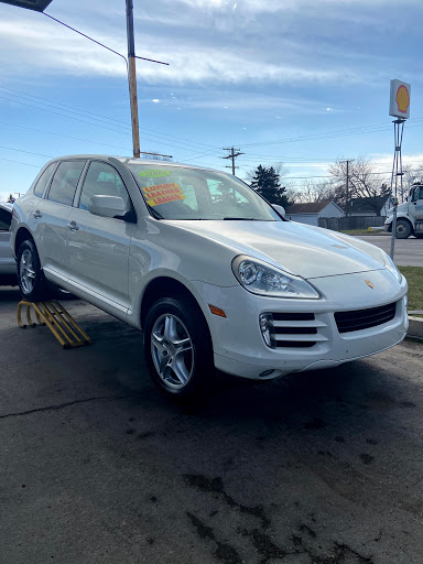 Car Wash «Credit Approval Auto Group Inc», reviews and photos, 639 N Independence Blvd, Romeoville, IL 60446, USA