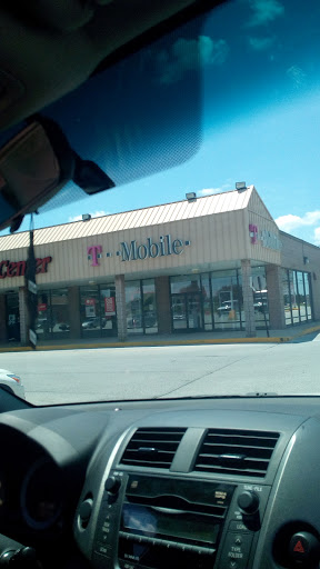 Cell Phone Store «T-Mobile», reviews and photos, 184 Penn Mart Ct #19, New Castle, DE 19720, USA