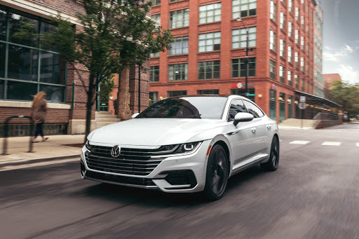 Volkswagen Dealer «Larry Roesch Volkswagen», reviews and photos, 313 W Grand Ave, Bensenville, IL 60106, USA