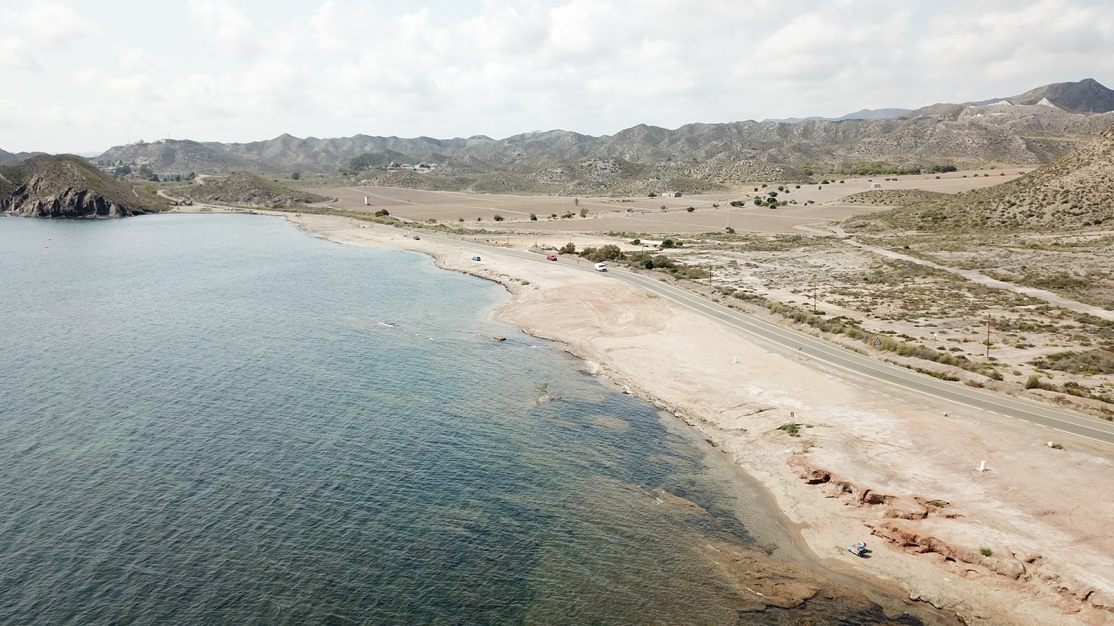 Foto de Playa de la Cola con arena gris superficie