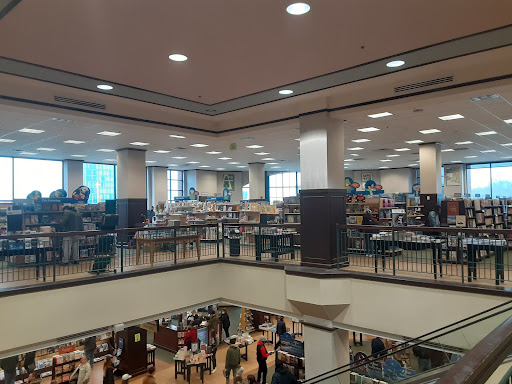 Book Store «Barnes and Noble», reviews and photos, 2500 N Mayfair Rd, Milwaukee, WI 53226, USA