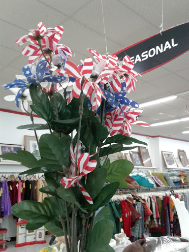 Thrift Store «Value World», reviews and photos, 11900 Detroit Ave, Lakewood, OH 44107, USA