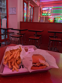 Plats et boissons du Restaurant Baby Love Burger à Paris - n°4