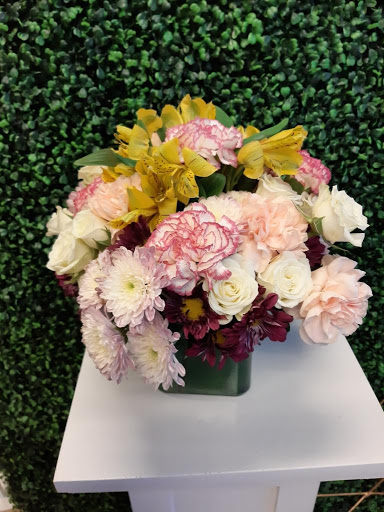 Florist «Annie Occasion for Any Occasion», reviews and photos, 148 S Bloomingdale Rd #110, Bloomingdale, IL 60108, USA