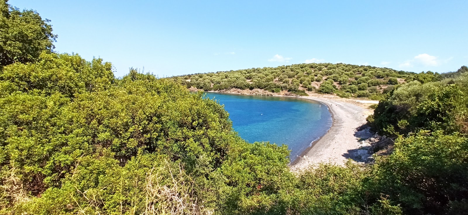Foto de Ilia's Bay con algo limpia nivel de limpieza