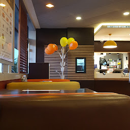 Photo n°37 de McDonald's à Saint-Jouan-des-Guérets ()