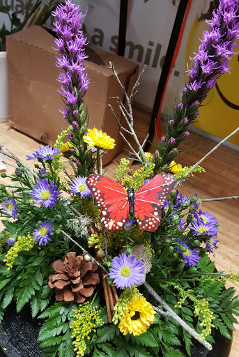 Florist «Shananne Cain Florist Inc», reviews and photos, 123 N Central Ave, Umatilla, FL 32784, USA