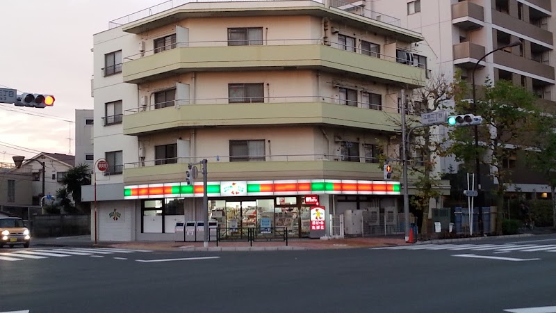 ファミリーマート 中野江原町一丁目店