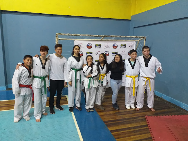 Academia De Taekwondo Garras del dragon blanco