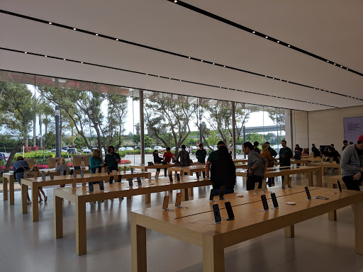 Computer Store «Apple Irvine Spectrum Center», reviews and photos, 763 Spectrum Center Dr, Irvine, CA 92618, USA