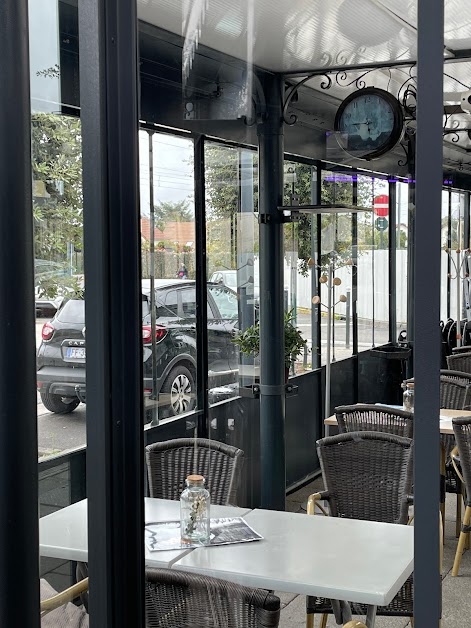 Terrasse Sherine Cafe & Bar à Franconville