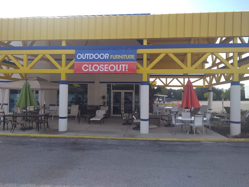 Outlet Store «Rooms To Go Outlet Furniture Store - Seffner», reviews and photos, 11540 E Highway 92, Seffner, FL 33584, USA