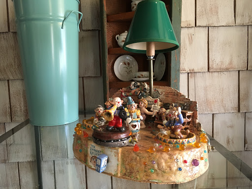 Antique Furniture Store «Hip and Humble», reviews and photos, 401 E Main St, Berryville, VA 22611, USA