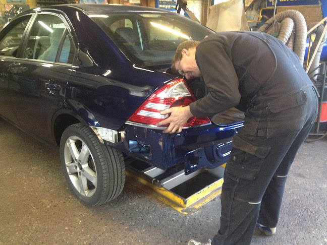 Anmeldelser af GJELLERUP AUTO - Dit lokale autoværksted i Herning - Autoværksted