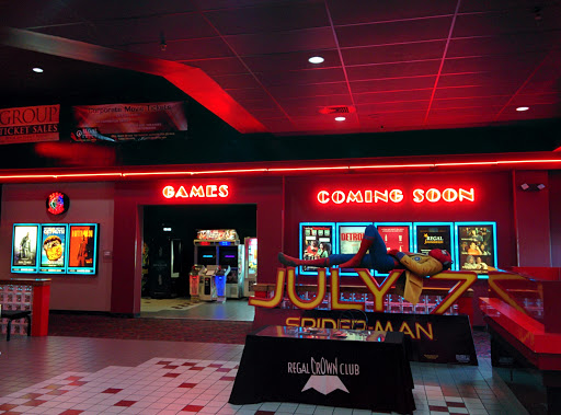 Movie Theater «Regal Cinemas Interstate Park 18», reviews and photos, 1089 Interstate Pkwy, Akron, OH 44312, USA