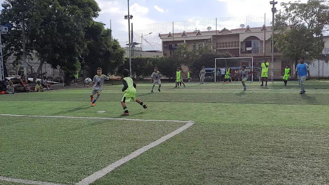 Opiniones de La Bombonera Club 25 de Julio en Guayaquil - Campo de fútbol