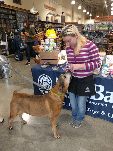 Pet Supply Store «Mud Bay», reviews and photos, 2800 196th St SW, Lynnwood, WA 98036, USA