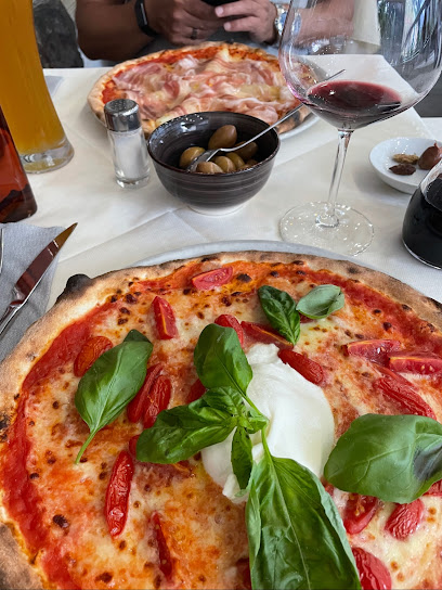 Pizzeria La Veneziana - Viale Venezia, 59, 39100 Bolzano BZ, Italy