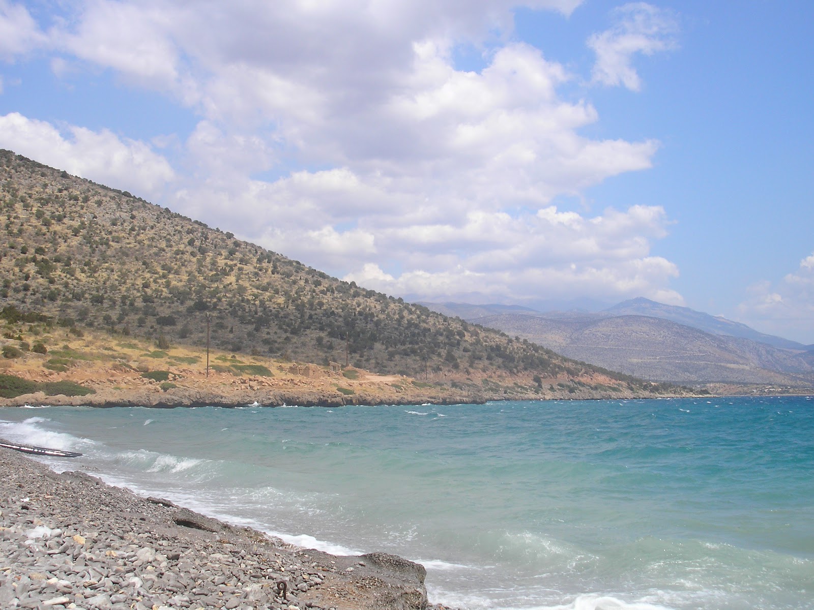 Foto av Prosakos beach med turkos rent vatten yta