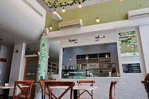 Mani's Cafe Qurum image