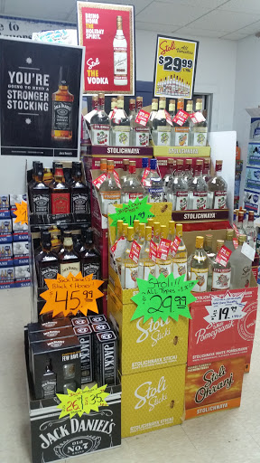 Liquor Store «Tiverton Liquor Store», reviews and photos, 65 Main Rd, Tiverton, RI 02878, USA