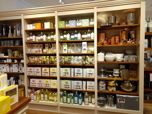 Kitchen Supply Store «Williams-Sonoma», reviews and photos, 2030 Bond St #180, Charlottesville, VA 22901, USA