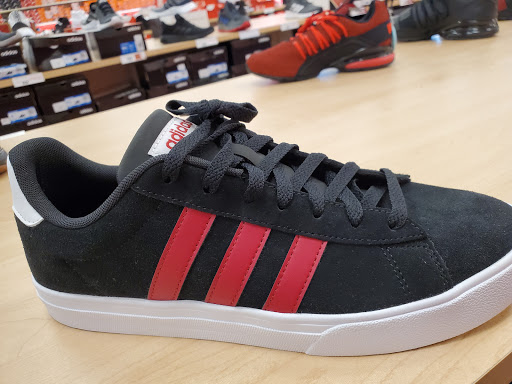 Shoe Store «Famous Footwear», reviews and photos, 389 Gateway Dr, Brooklyn, NY 11239, USA