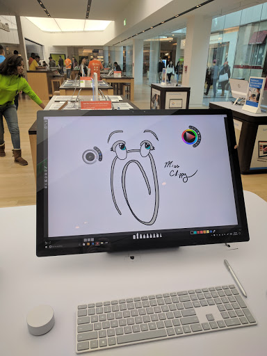 Computer Store «Microsoft Store - Roosevelt Field», reviews and photos, 630 Old Country Rd, Garden City, NY 11530, USA