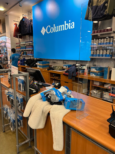 Sportswear Store «Columbia Sportswear Outlet Store», reviews and photos, 100 Citadel Dr #636, Commerce, CA 90040, USA
