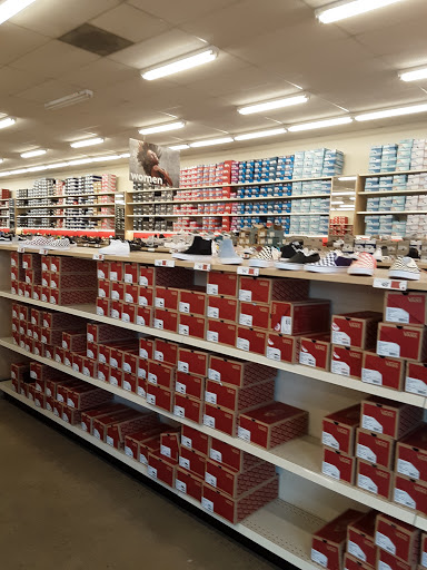 Shoe Store «Famous Footwear Outlet», reviews and photos, 1332 Lum Rd, Centralia, WA 98531, USA